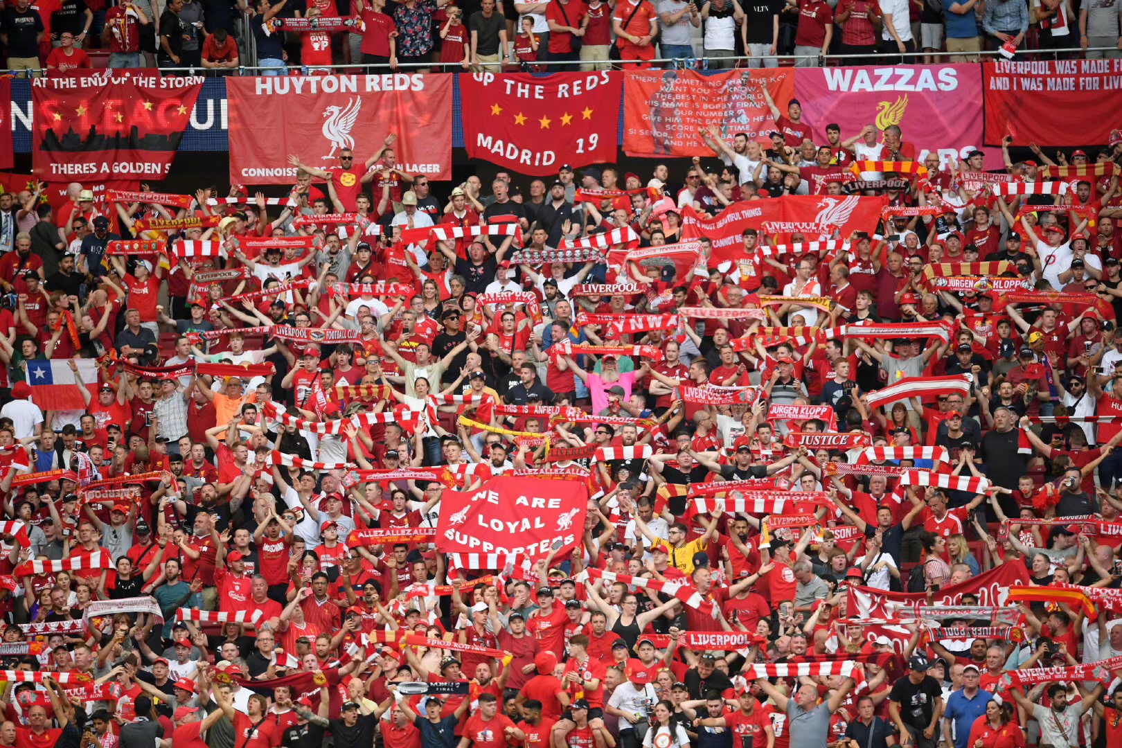 意甲最新积分战报：前2积分相同，米兰奇迹逆袭，热那亚绝杀（意甲积分榜更新：前两名同分，米兰上演奇迹逆转，热那亚压哨绝杀）