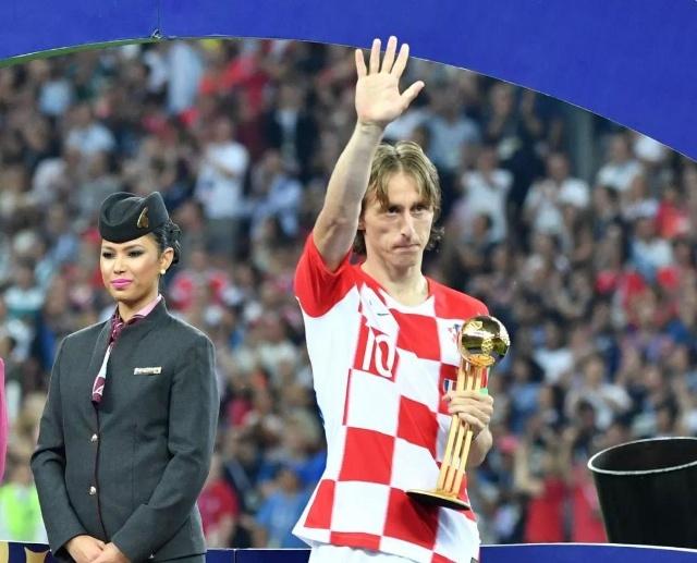 这脚爆射有火箭推进器吧？（这一脚劲射是装了喷气引擎吗？）