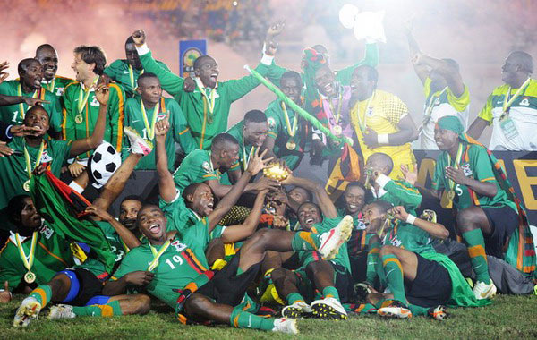 湖人詹姆斯关键三分锁定胜利（詹姆斯命中致胜三分，湖人锁定胜局）