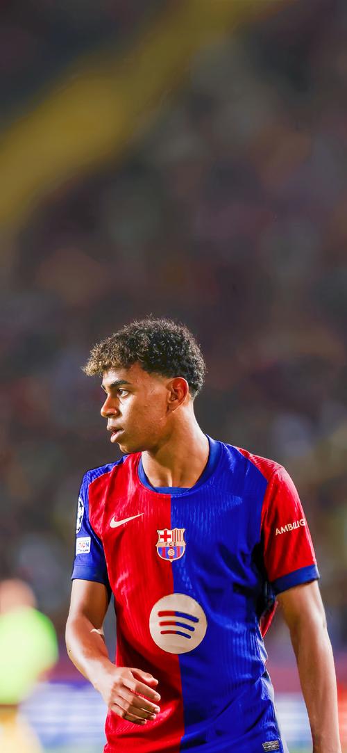 德乙半场：贝尔纳特屡献神扑，汉诺威暂0-0卡尔斯鲁厄（德乙半场战报：贝尔纳特神勇连扑，汉诺威与卡尔斯鲁厄暂时0-0）