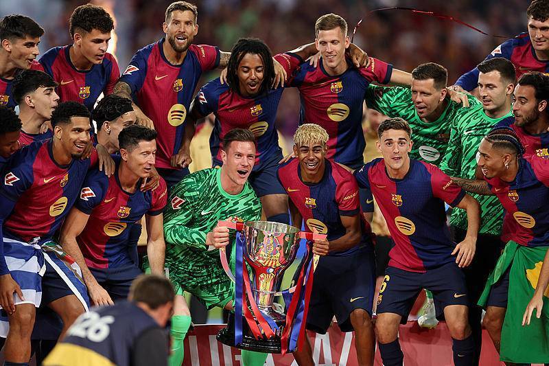 欧协联积分榜：斯特拉斯堡领跑，水晶宫距前8仅1分（欧协联积分榜：斯特拉斯堡居首，水晶宫距前八仅差1分）