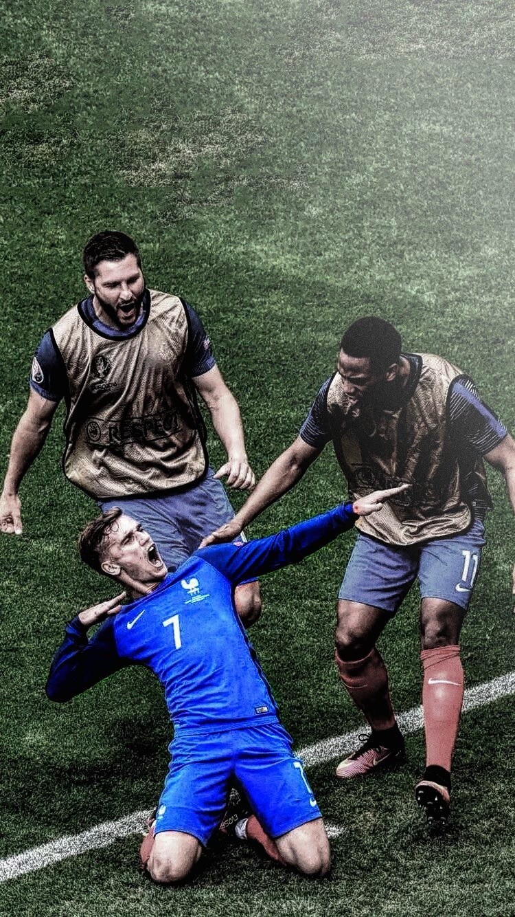 U22国足力克韩国U22，球迷在球员谢场时高喊“雄起”（U22国足击败韩国U22，谢场时球迷高呼“雄起”）