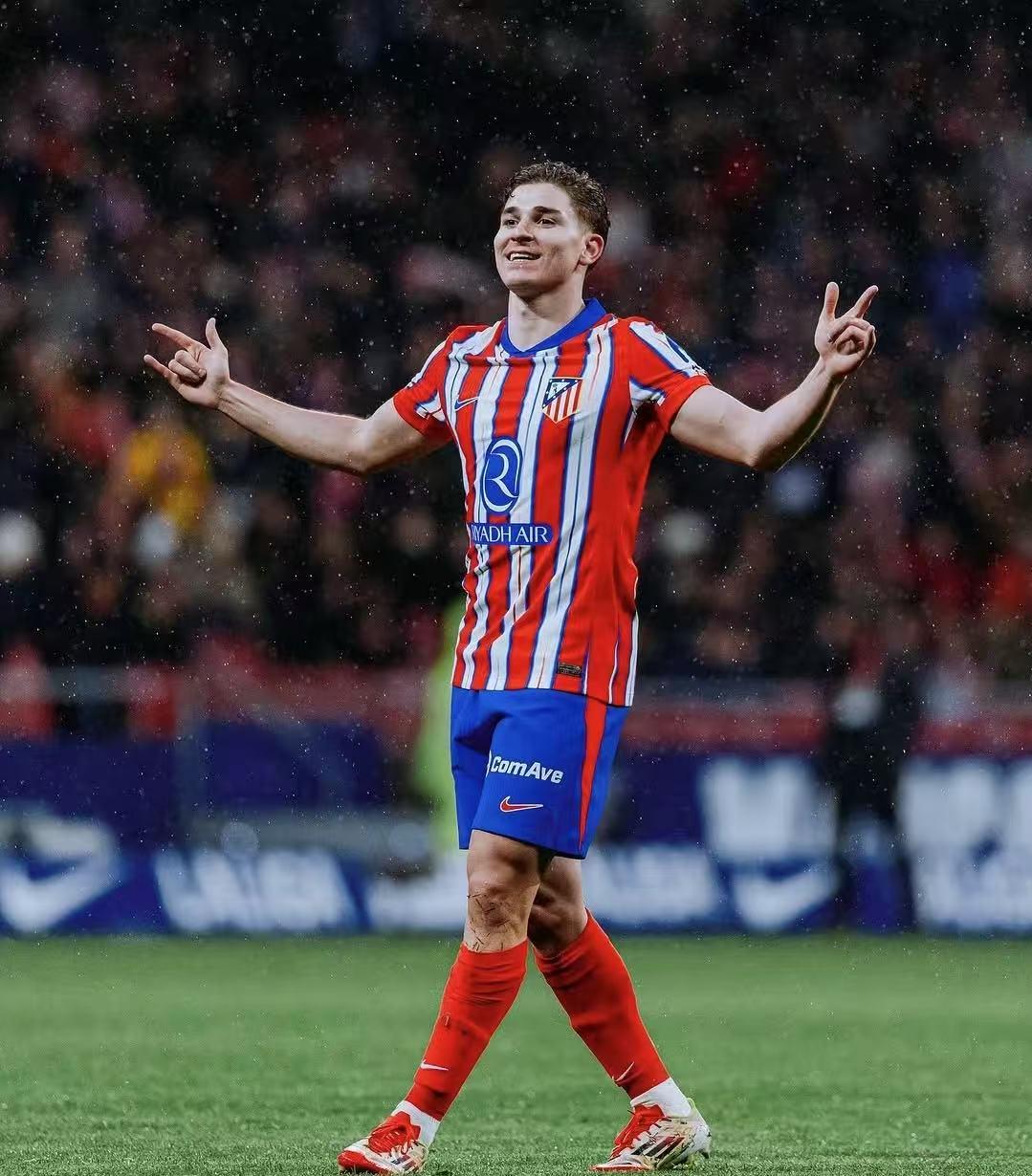 阿莱格里利用圣诞节给AC米兰全队放假一天（圣诞节阿莱格里为AC米兰全队安排一天假期）