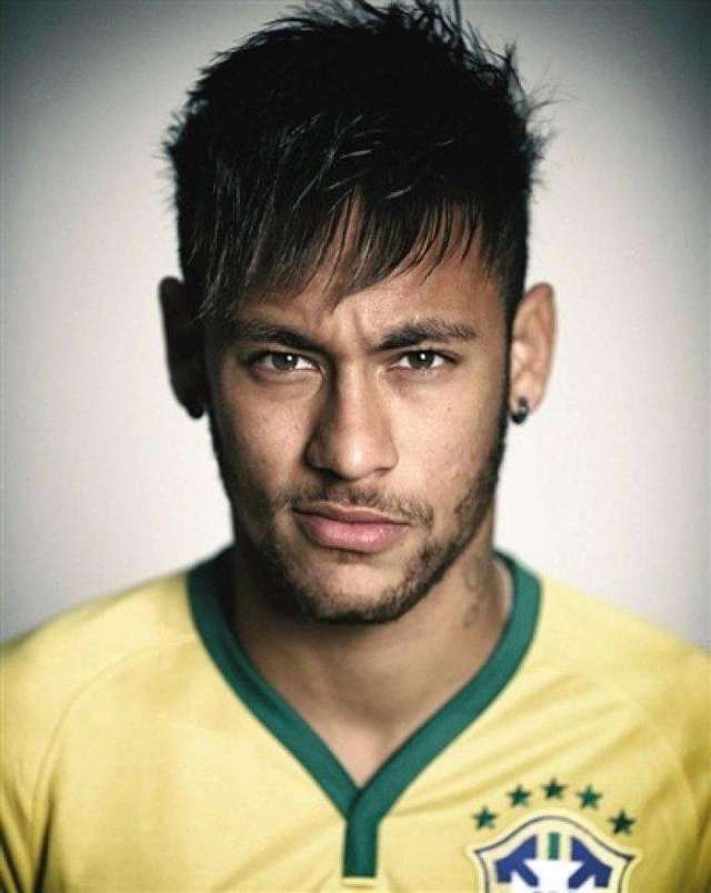 刘若钒庆祝海港队夺冠：人生第一个中超冠军🏆（海港登顶中超，刘若钒喜获职业生涯首冠🏆）