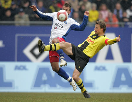 每体：孔德本赛季状态不佳，伊尼戈离队后巴萨防线表现不稳（每体：孔德状态低迷，伊尼戈走后巴萨后防稳定性下滑）