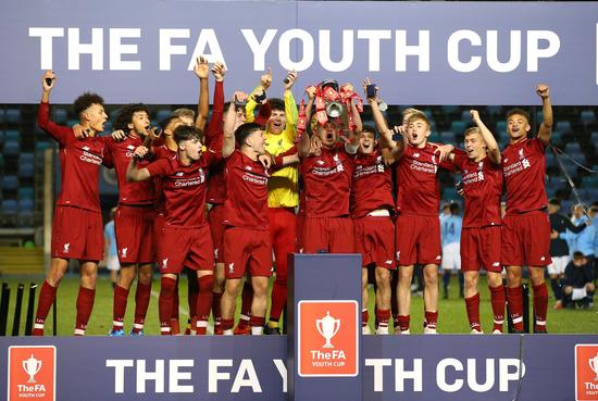 巴西队在阿森纳基地训练，安切洛蒂与阿尔特塔会面并合影（巴西队赴阿森纳基地训练，安切洛蒂与阿尔特塔相会合影）