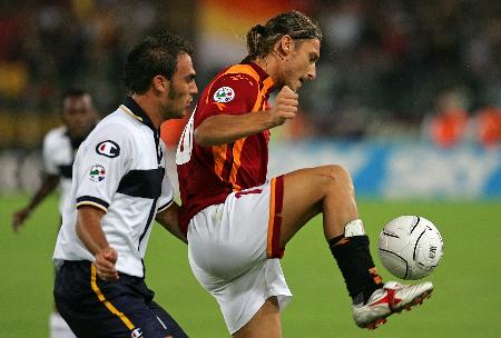 德甲前瞻：汉堡攻守俱废一败再败，斯图加特强势冲击欧冠区（德甲前瞻：汉堡攻防失衡连败不止，斯图加特强势直指欧冠席位）