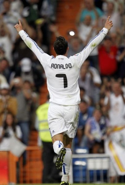 阿夫迪亚连续5场25+5+5，追平利拉德保持的队史纪录（阿夫迪亚火力全开：连续五战25分5板5助，追平利拉德队史纪录）