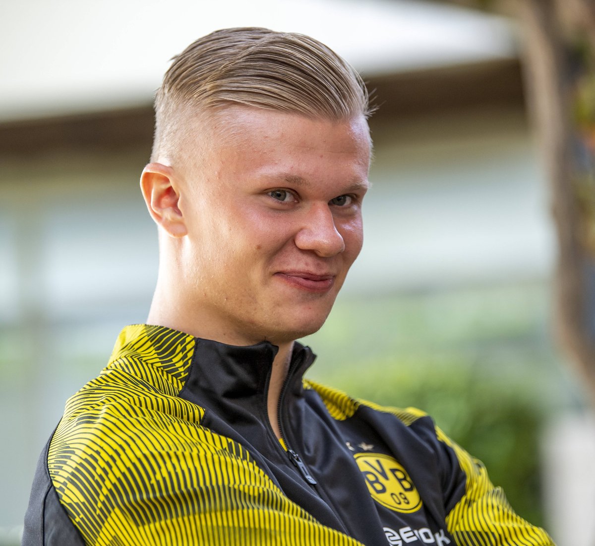 第二节发力！西亚卡姆半场11中5，得到12分7板2助2断（西亚卡姆次节爆发：半场11投5中，拿下12分7板2助2断）