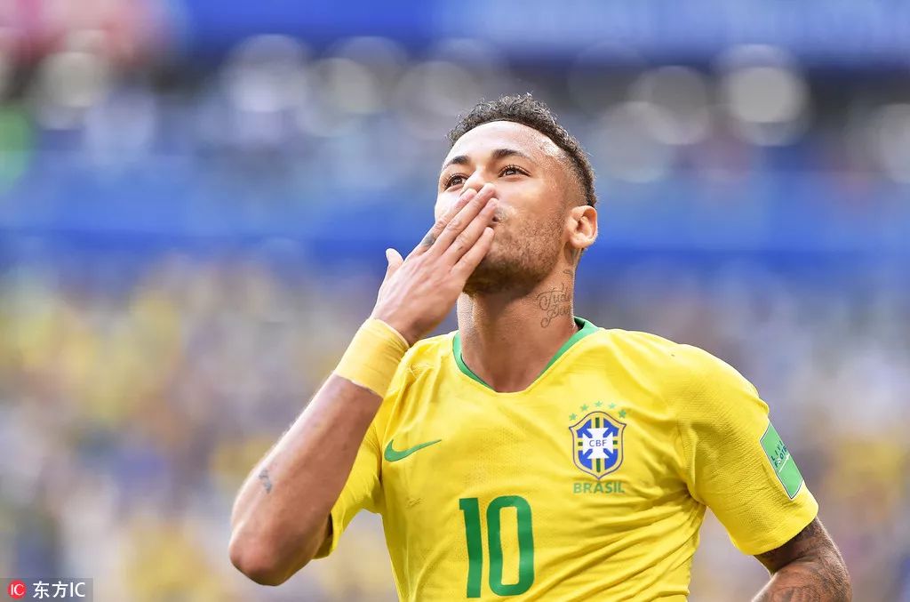 继姆巴佩之后，凯恩是本赛季第二位打入25球的五大联赛球员（凯恩成为本赛季五大联赛第二位打进25球的球员，仅次于姆巴佩）